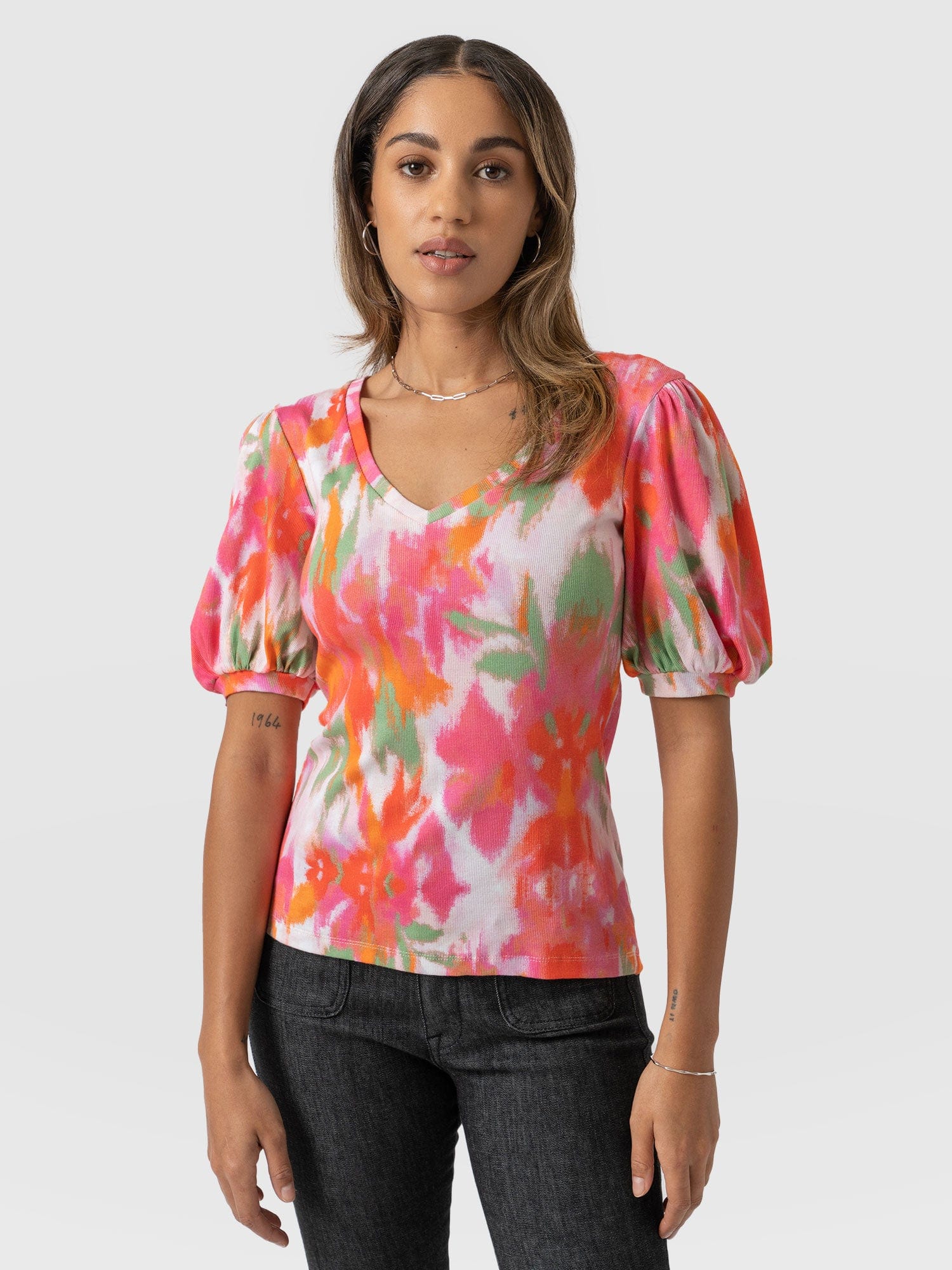 Cavendish V Neck Tee Cream Soft Focus - Women's T-Shirts | Saint + Sofia® EU